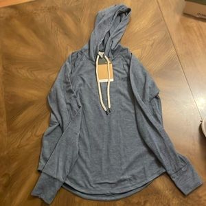 New Women’s blue lightweight North Face Hoodie Size M
